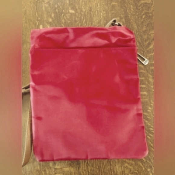 Stone Mountain Red Cross Body Bag - Picture 3 of 5